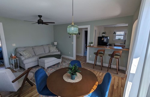 Fredonia Apartamento | Charming & Relaxing Two Bedroom Upper Apartment in the Heart of Fredonia