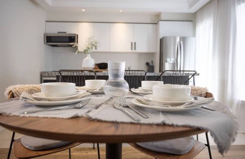 Rockcliffe - Smythe Apartamento | Bright & Spacious 5-BDR Home in Toronto (Unit #5)