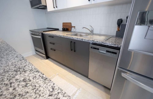 Rockcliffe - Smythe Apartamento | Bright & Spacious 5-BDR Home in Toronto (Unit #5)