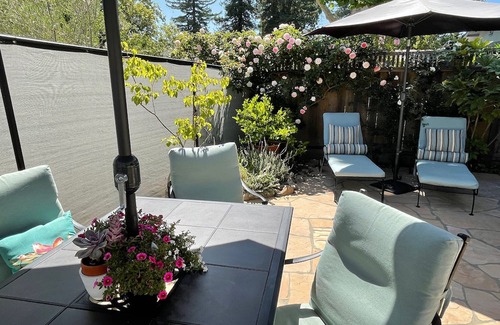 Napa Cabaña | Charming 2-bed cottage in fabulous Napa. Walk to downtown with WiFi, AC