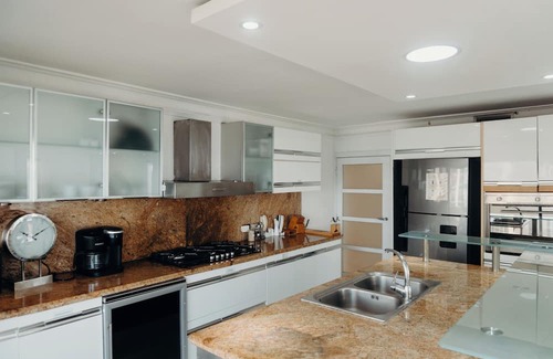 San Geronimo Apartamento | Oceanview 3-bedroom apartment in phenomenal Santo Domingo with WiFi, AC