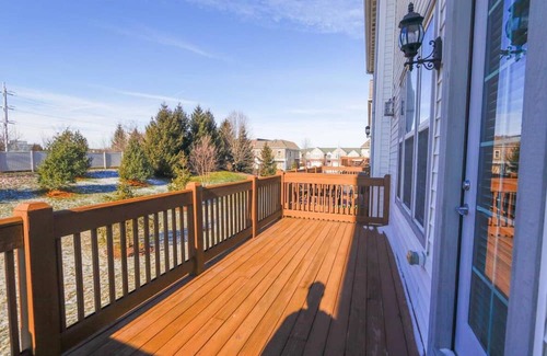 Woodmere Casa | Charming 3-bedroom house in delightful Pepper Pike with WiFi, High End FINISHES