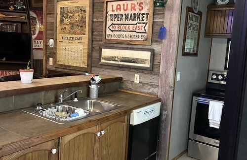 Colome Cabina | Eclectic lodge in charming Colome, SD