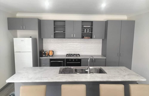 Norlane Casa | Modern Unit close to shops and services, public transport, the waterfront etc