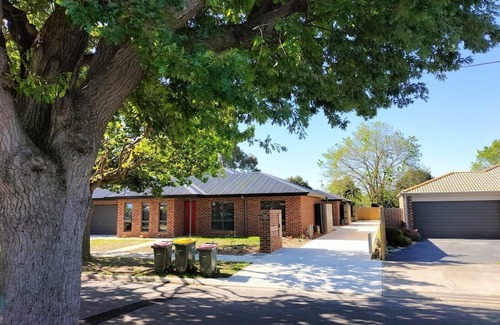 Norlane Casa | Modern Unit close to shops and services, public transport, the waterfront etc