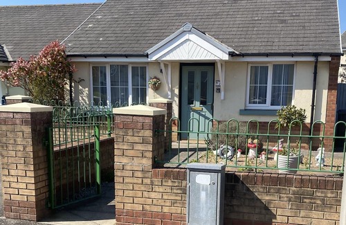 Port Talbot Casa | Step Free Bungalow By The Beach/Extra Wide Doorwayn2 minutes from the beach