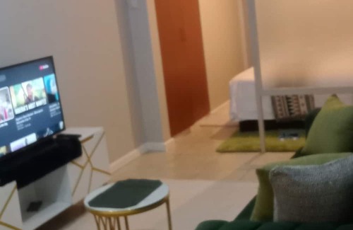 Kiambu Apartamento | Kiambu road,Cozy convertible 1-bedroom near the Embassy and UN offices