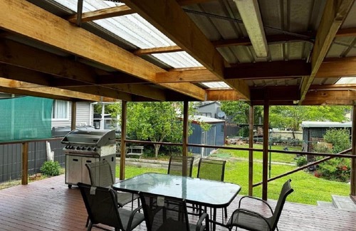 Worrowing Heights Cabaña | Cosy Cottage in Sanctuary Point. Pet Friendly