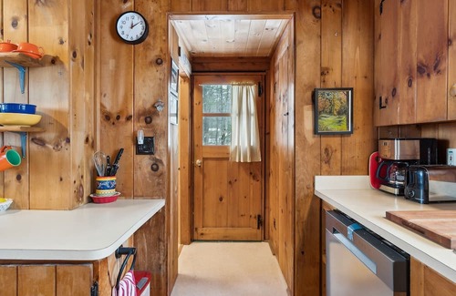 West Newfield Cabina | Balch Lakeside Lodge 3-bedroom cabin with WIFI/AC