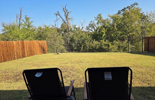 Lincoln Park Casa | Charming 1-bedroom in a house with WiFi and AC in delightful Aubrey area.