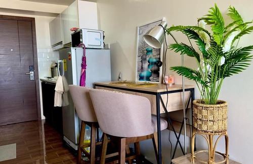 Salcedo Village Condominio | ART's Nest at Air Residences Vibrant Condo in Makati central business district
