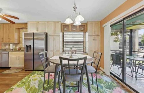 Weeki Wachee Gardens Casa | Charming 2-bedroom house in superb weeki wachee with WiFi, AC