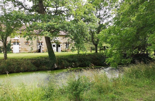 Chaillac Casa | A spacious setting surrounded by naturenThe castle and its cottage.