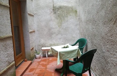 Agen Apartamento | Atypical apartment + small courtyard, near Agen station and historic center