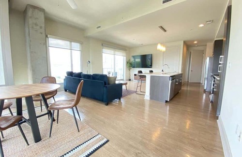 Civic District Apartamento | Elegant 2 Bedroom w/Spectacular Austin Views