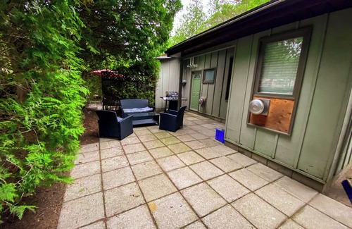 Sauble Beach Cabaña | Tiny Luxury Cottage 1