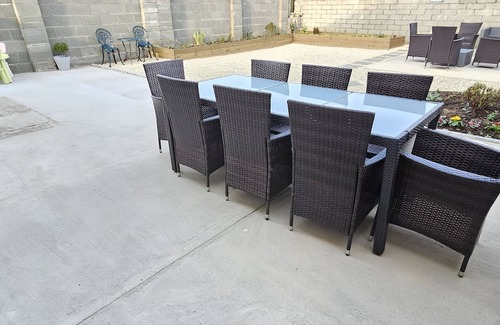 Port Talbot Casa | 6 Minutes Walk To The Beach /Easy Access Downstairs Bedroom/Wet Room.