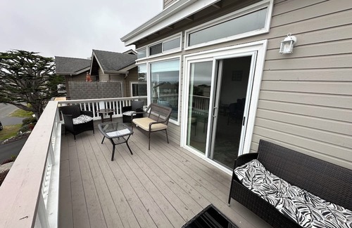 Marine Terrace Casa | Ocean Deck View! Spacious 5-bedroom with King Suites in Beach walk Cambria!