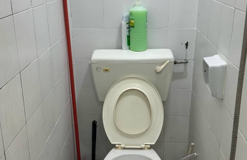 Taman Islands Glades Apartamento | Entire unit 2-bedroom apartment with AC, WiFi in charming Gelugor