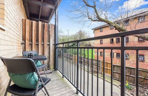 Lansbury Apartamento | Sleeps 6| 2 Bed Flat 5mins Drive to Canary Wharf Station | SquidGame FreeParking