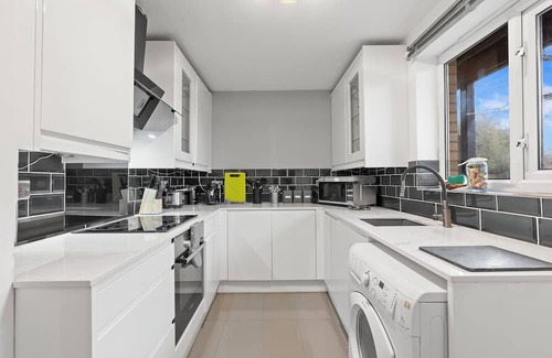 Lansbury Apartamento | Sleeps 6| 2 Bed Flat 5mins Drive to Canary Wharf Station | SquidGame FreeParking