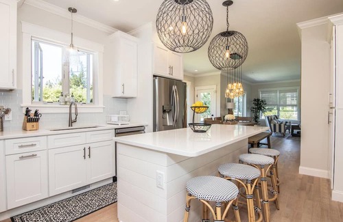 Oak Bluffs Casa | EXQUISITE MARTHA'S VINEYARD HOME, HEATED POOL, 10 MIN WALK TO OAK BLUFFS FERRY