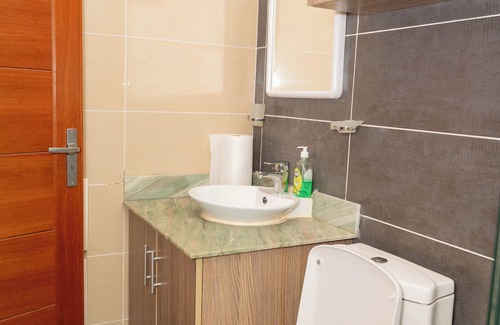 Douala Apartamento | Charming 2-bedroom apartment with WiFi, AC in fabulous Douala