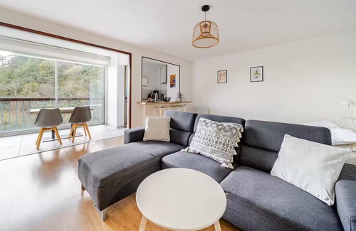 Vals-les-Bains Apartamento | Superb studio with river access and private square