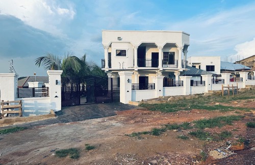 Sunyani Apartamento | Gina’s Valley Suites