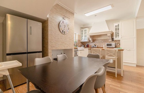 Parede Villa | Large Villa w. Pool & Garden By Beach Sleeps 1