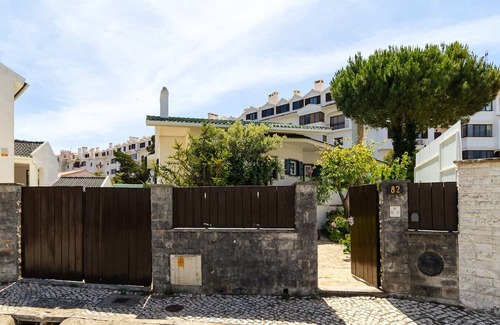 Parede Villa | Large Villa w. Pool & Garden By Beach Sleeps 1