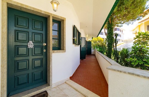 Parede Villa | Large Villa w. Pool & Garden By Beach Sleeps 1