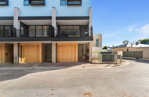 Norwood Casa | Stay Close to City