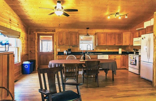 Oakpark Cabina | Breathe deep, stay cozy — spacious log cabin living on 30 acres in Aroda, VA