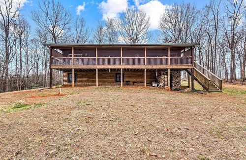 Oakpark Cabina | Breathe deep, stay cozy — spacious log cabin living on 30 acres in Aroda, VA