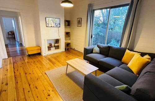 Armidale Cabaña | The Bower - peaceful and cosy in central Armidale