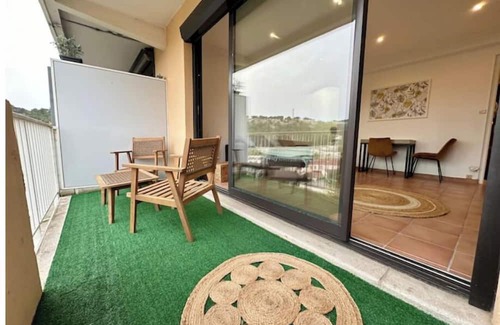 Carnoux-en-Provence Apartamento | 3 kms from Cassis T2 with terrace - free parking