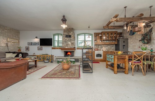 Visocane Casa | 3-bedroom traditional stone house in charming Visočane with WiFi, AC. Book now