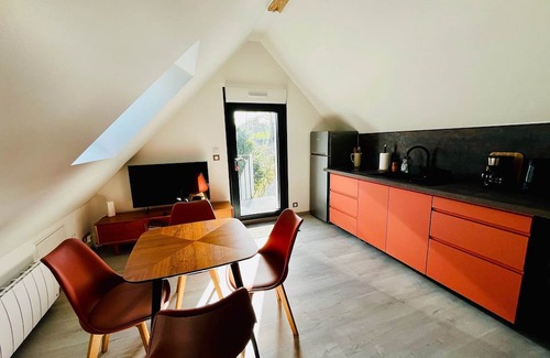 La Madelaine-sous-Montreuil Apartamento | Studio, 2 people (upstairs)