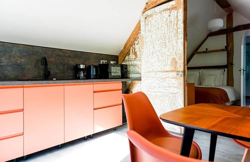 La Madelaine-sous-Montreuil Apartamento | Studio, 2 people (upstairs)