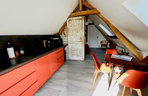 La Madelaine-sous-Montreuil Apartamento | Studio, 2 people (upstairs)