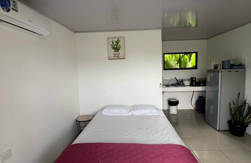Canton Quepos Casa | Charming tinyhome with WiFi and AC in perfect Maritima- Sabalo