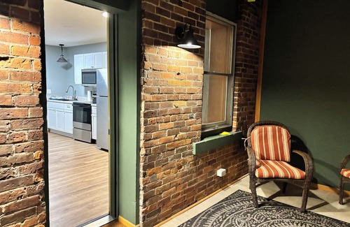 Lansing Apartamento | Apartment with WiFi above laundromat in Main Street in Lansing