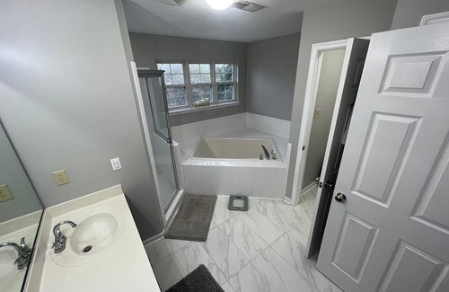 Fort Washington Casa | Spacious 5-bedroom house with WiFi, AC in charming Fort Washington