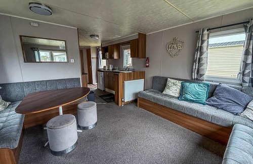 Clacton-on-Sea Casa | Superb 8 berth caravan with free WiFi at Highfield Grange ref 26706WR
