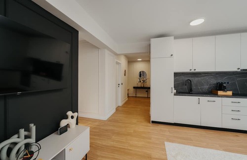 Livezeni Apartamento | Charming 2-bedroom apartment with AC, WiFi in enchanting Livezeni