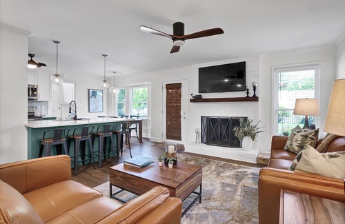 Wilmington Casa | Charming 3-bedroom, centrally located in wonderful Wilmington & in-ground pool!