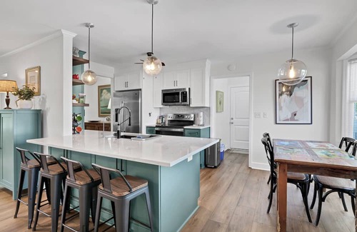 Wilmington Casa | Charming 3-bedroom, centrally located in wonderful Wilmington & in-ground pool!