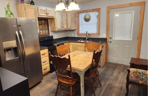 Clarksville Casa | Cedar Grove Rental A-frame