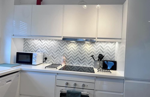 Isle of Grain Apartamento | A hidden gem, just 4 minutes from the beach & lively shops & bars of Leigh Town,
